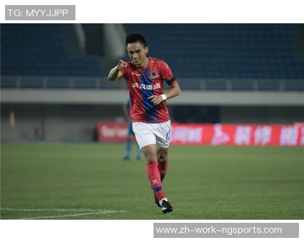 赵某某足球：从青涩少年到职业球员的奋斗历程与梦想追逐